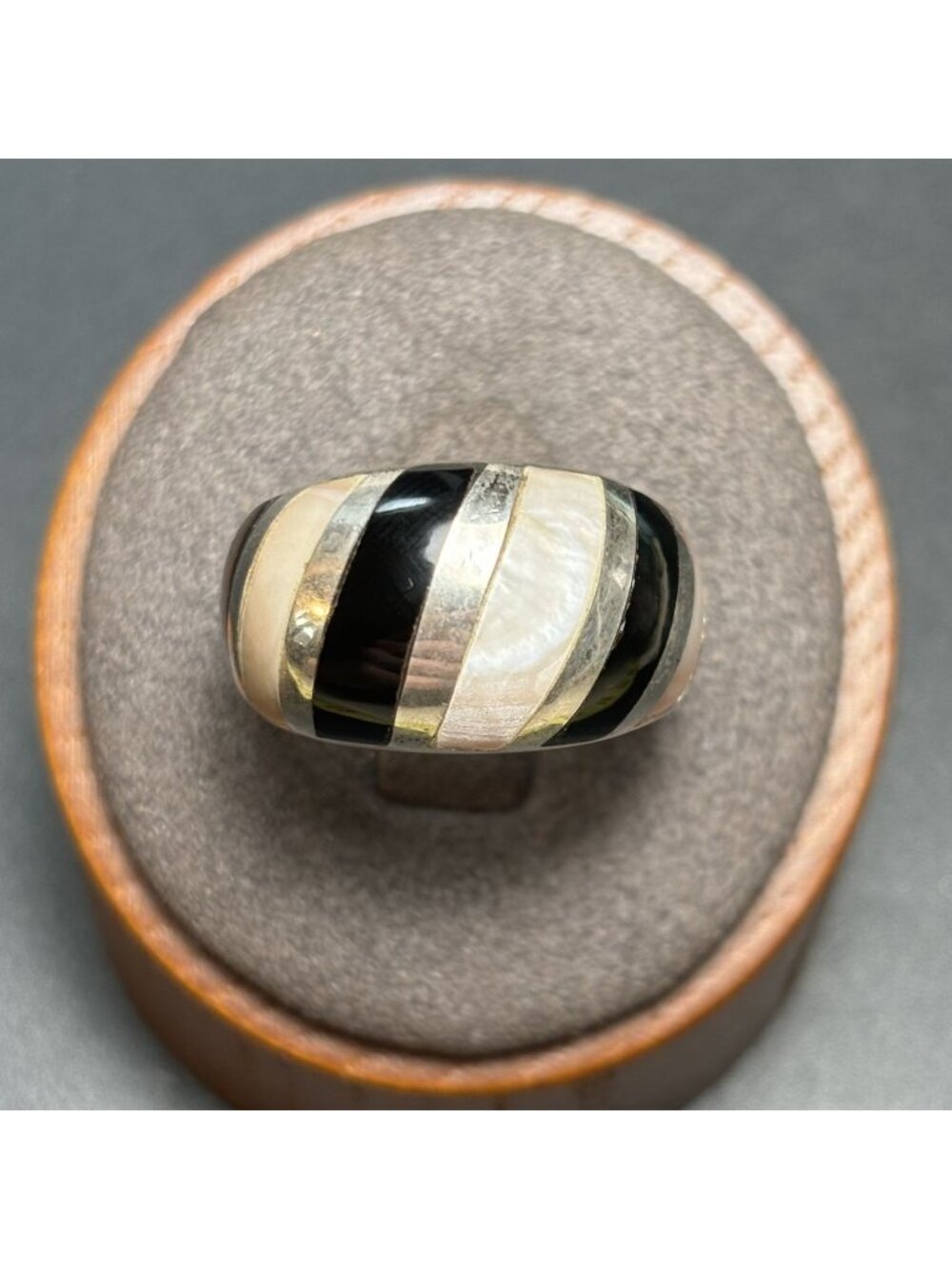 Mother of Pearl & Black Enamel Ring Sterling Silver 925 Size 7.75
